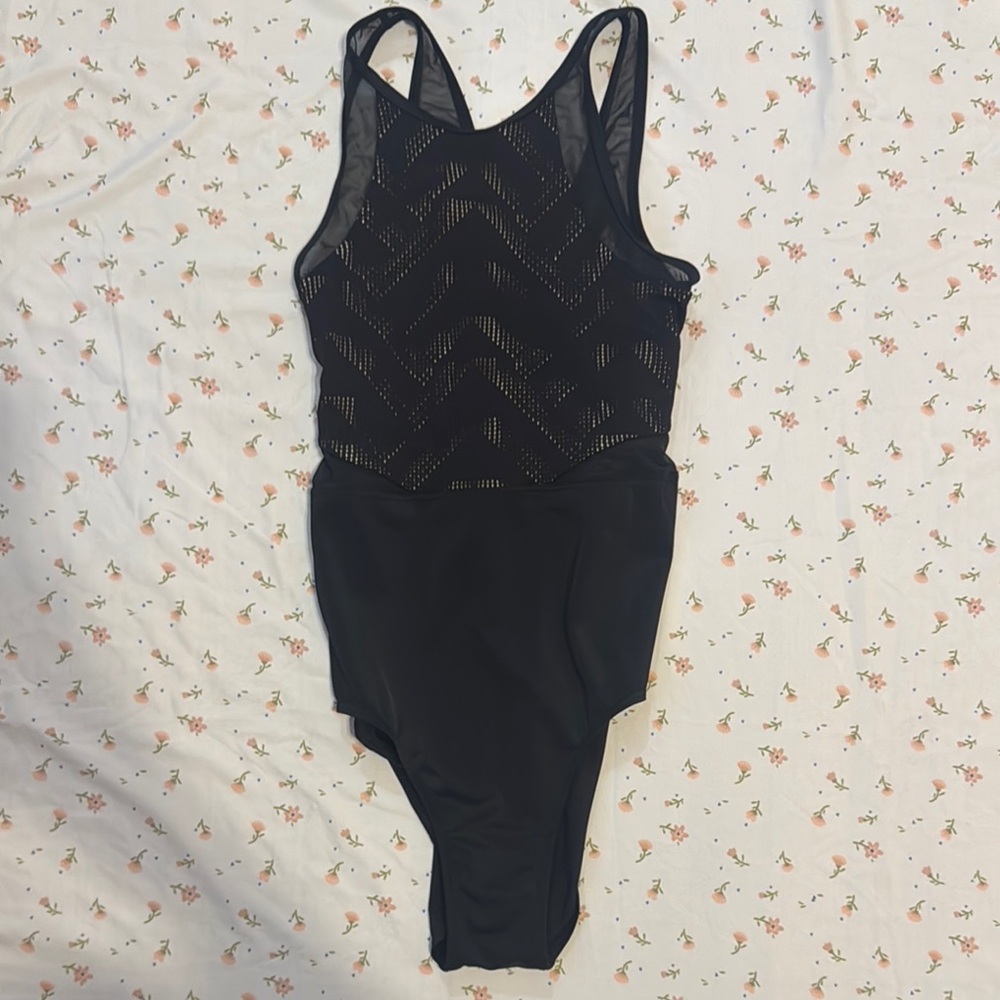 Black Small Adult Leo
